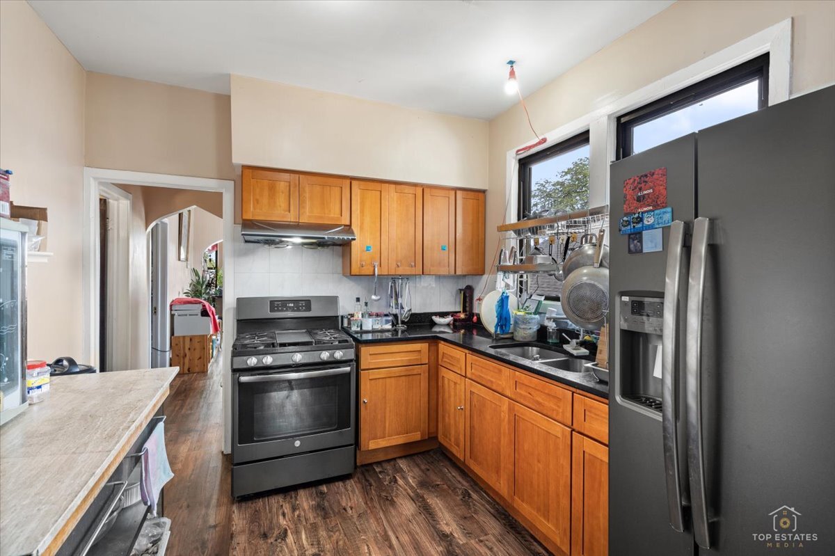 655 W 43rd Place Property Photo 18