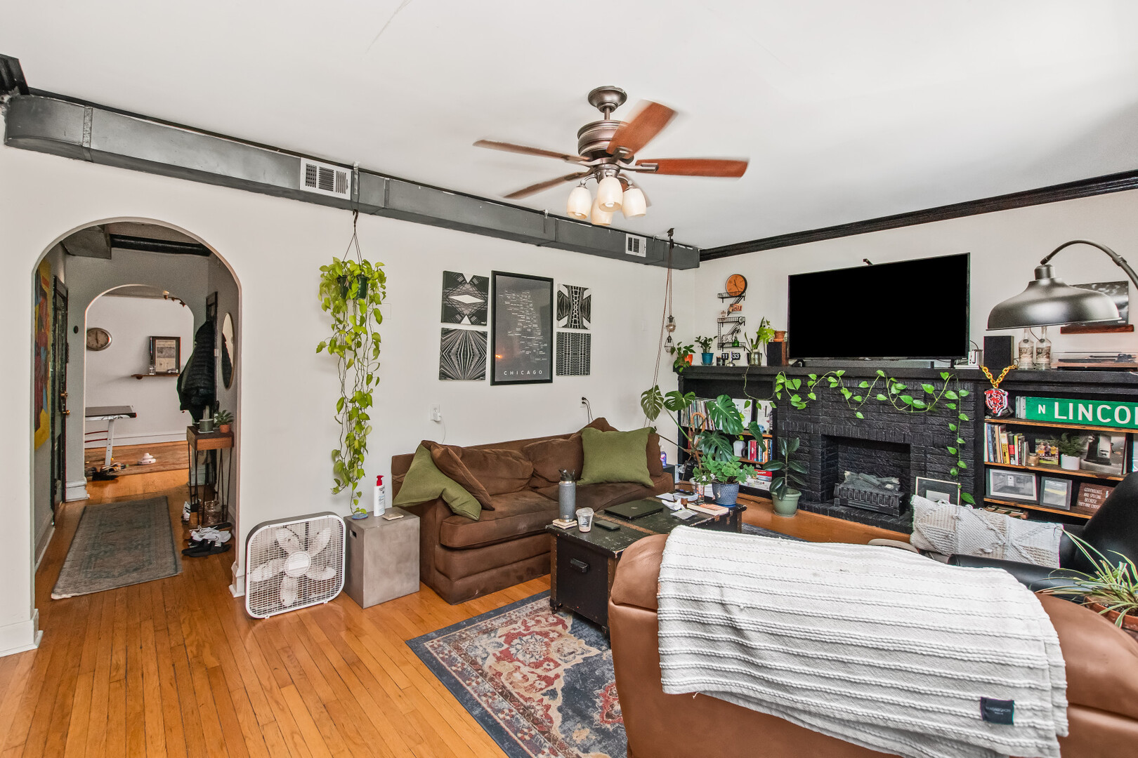 3248 N Lincoln Avenue Property Photo 4