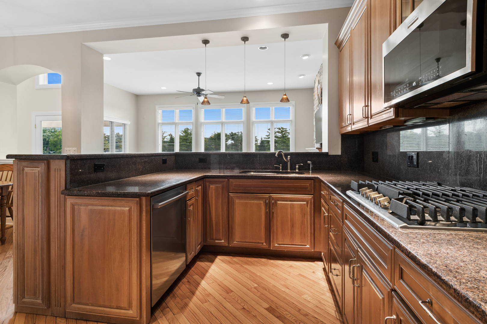2419 Woodglen Drive Property Photo 14