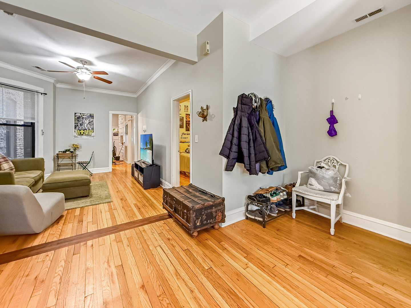 1513 W Addison Street Property Photo 3