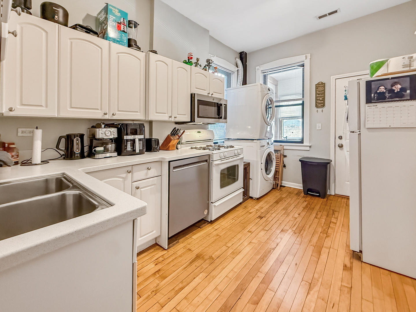 1513 W Addison Street Property Photo 7