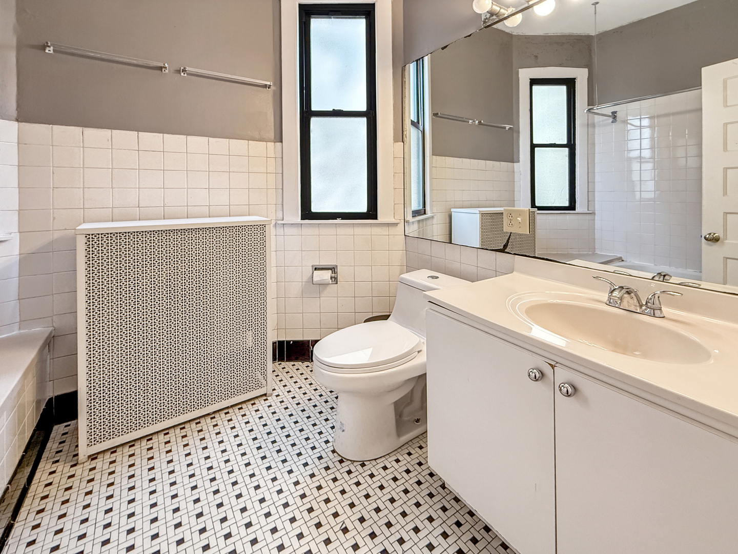 1513 W Addison Street Property Photo 19