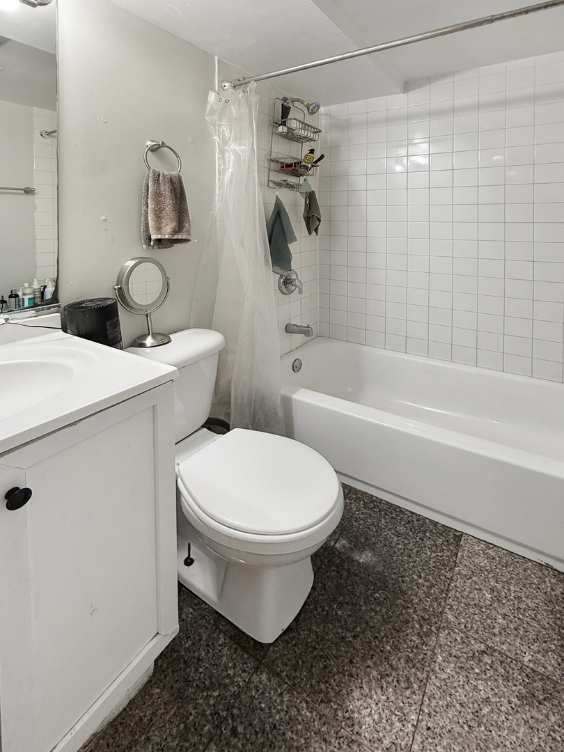 1513 W Addison Street Property Photo 25