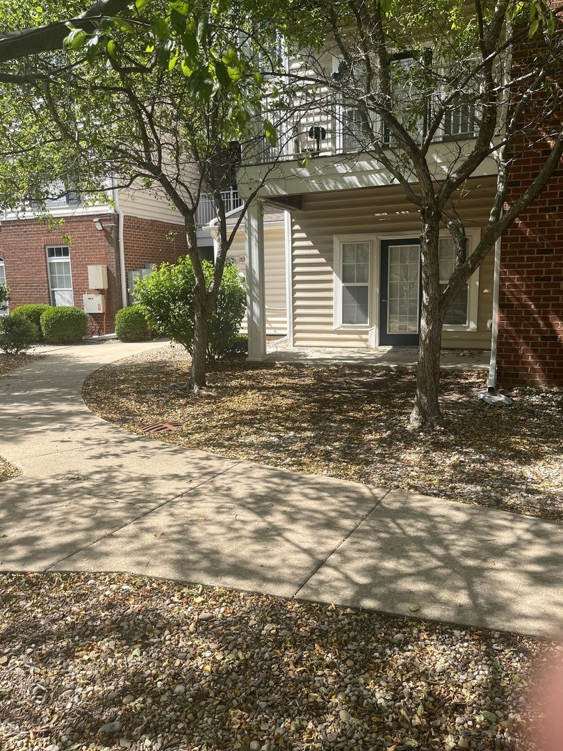 1903 N Lincoln Avenue 102 Property Photo 3
