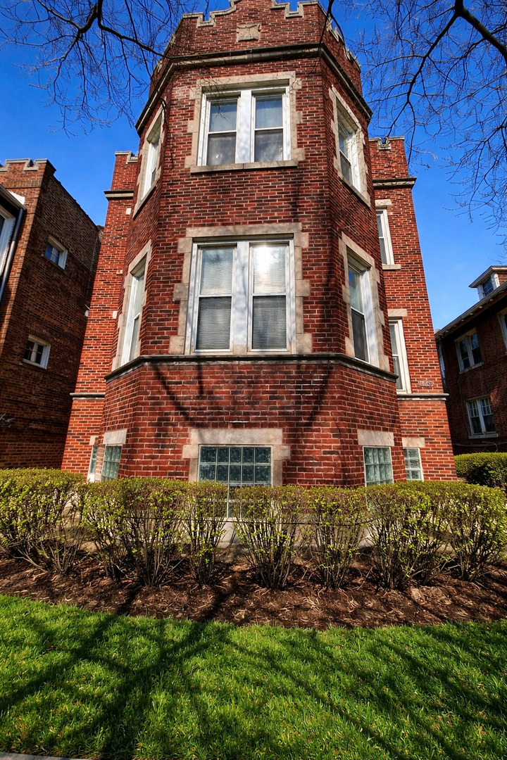 1740 W Garfield Boulevard 1 Property Photo 3