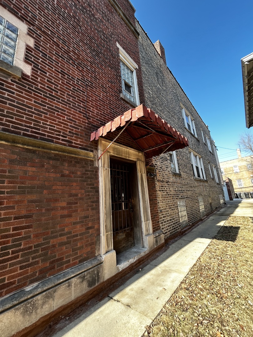 1740 W Garfield Boulevard 1 Property Photo 4