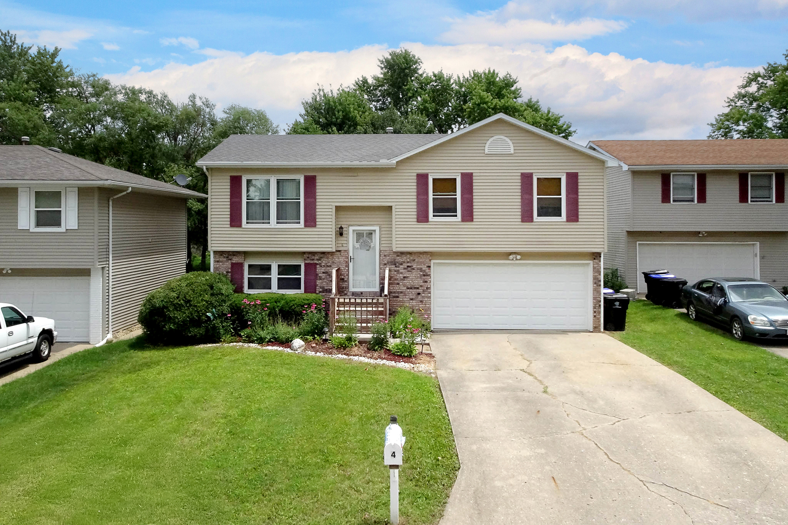 4 Moonstone Court Property Photo 1