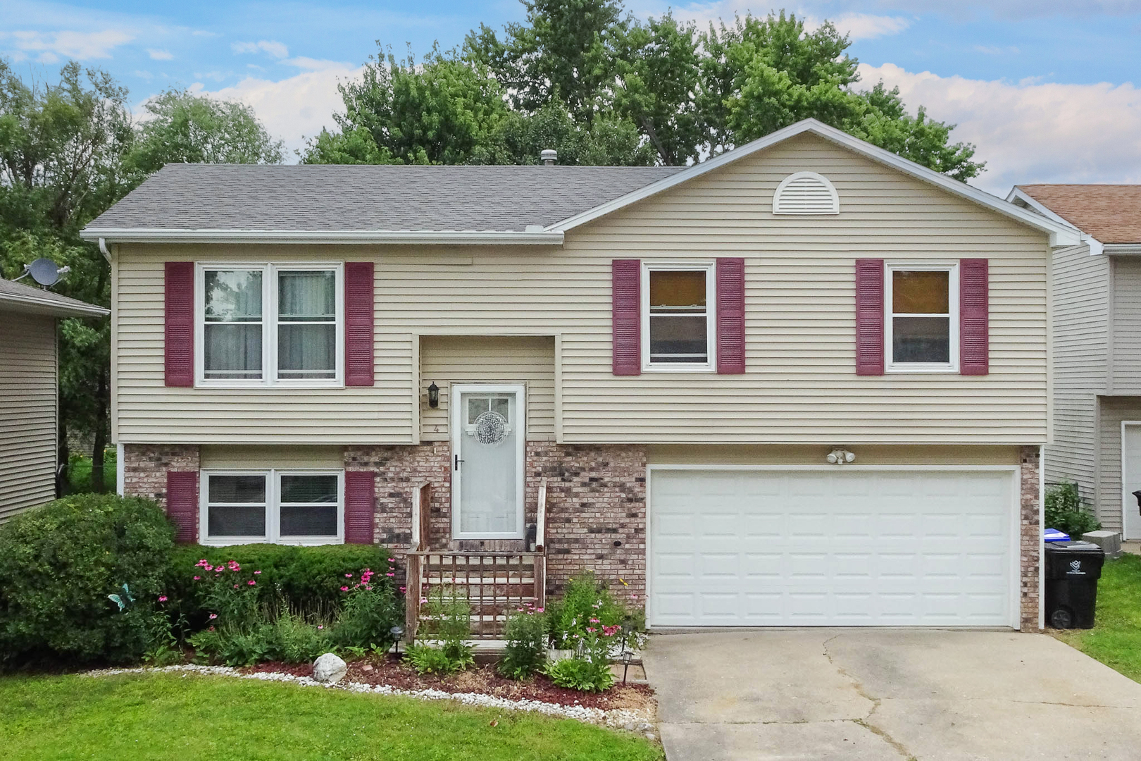4 Moonstone Court Property Photo 1
