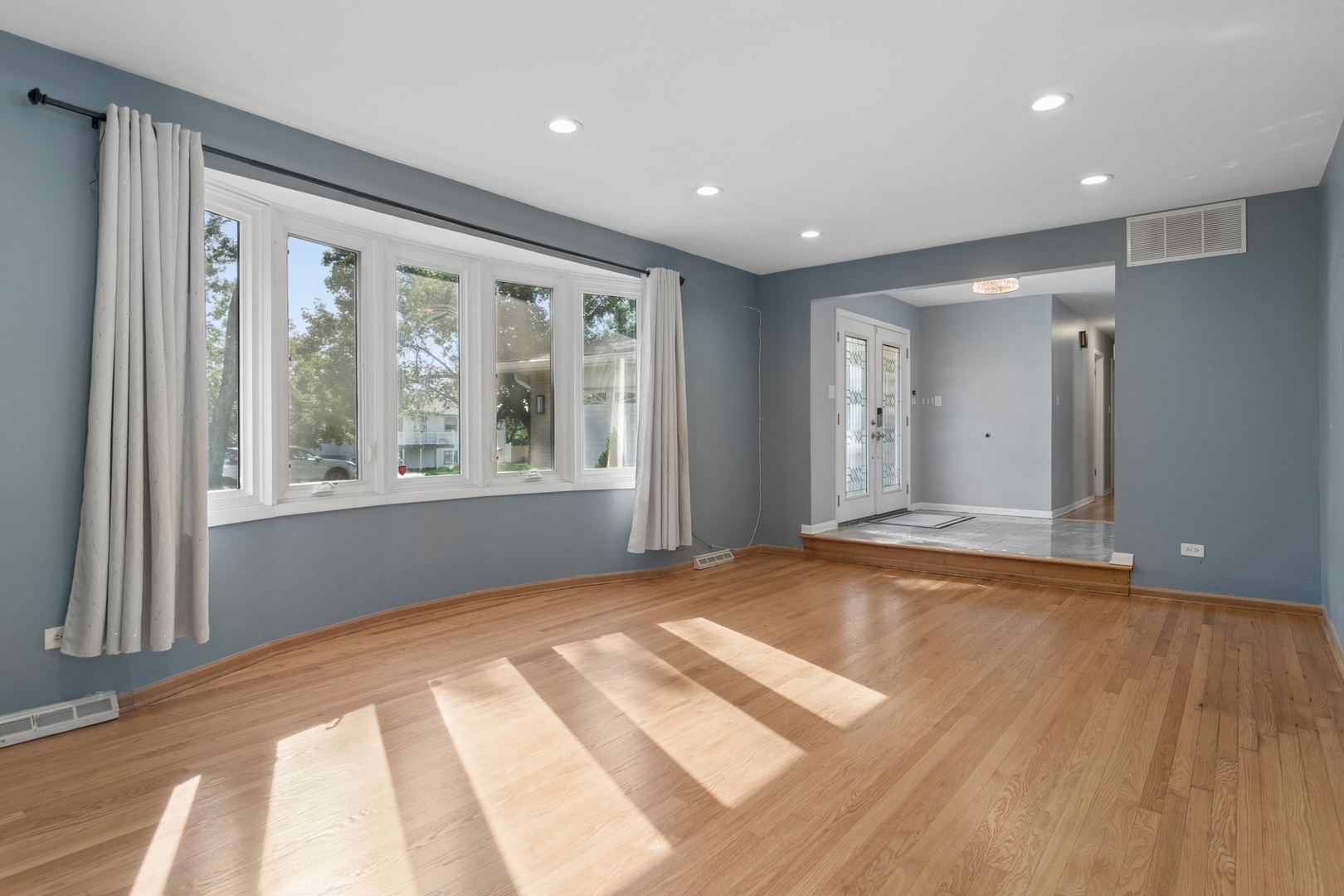 8736 S 80th Court Property Photo 4