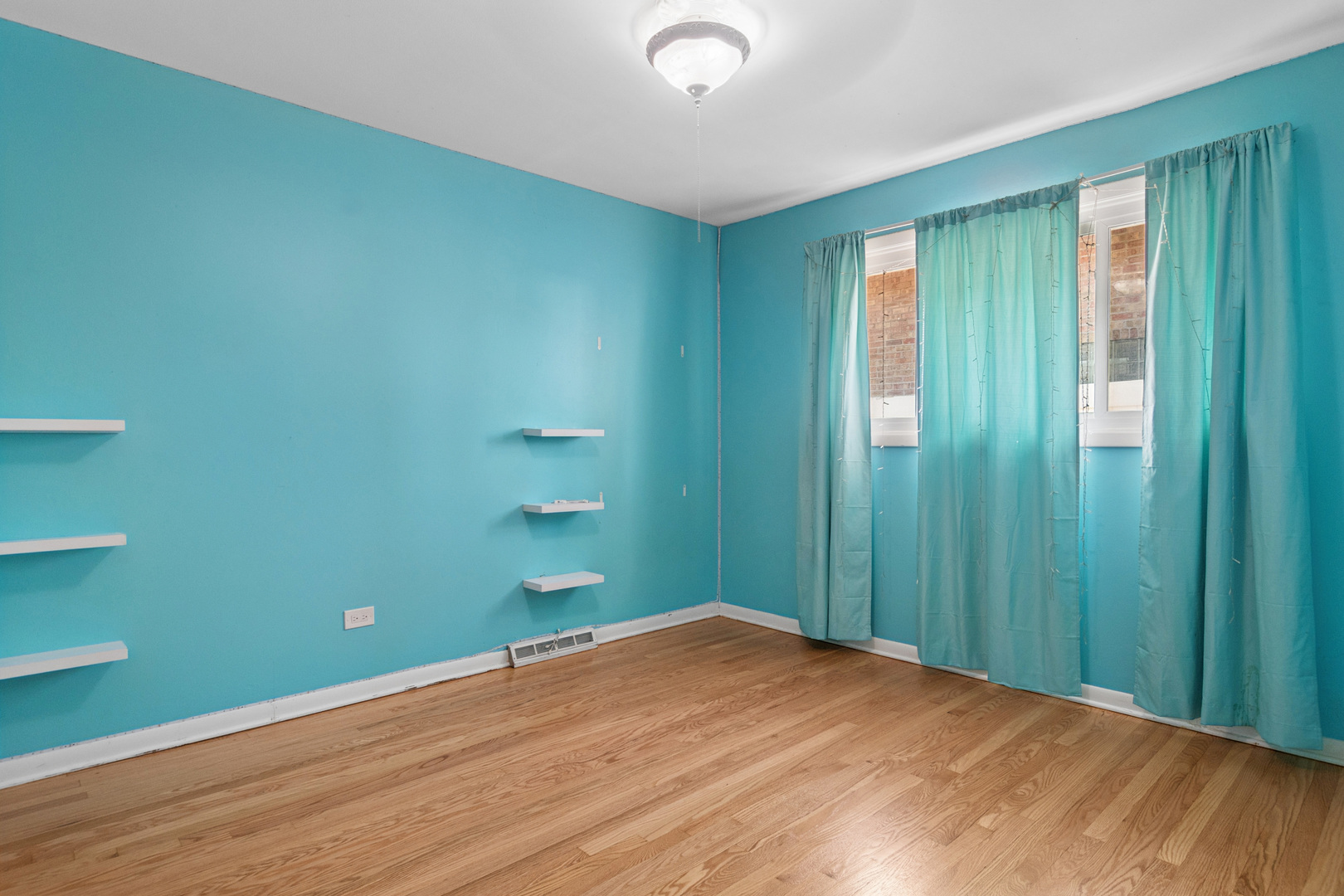 8736 S 80th Court Property Photo 11