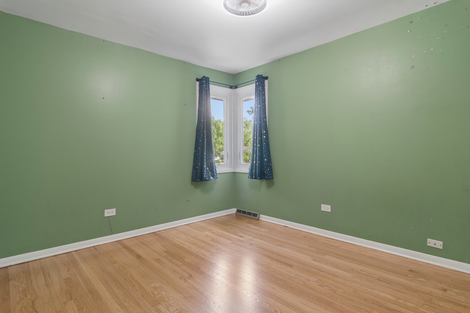 8736 S 80th Court Property Photo 12