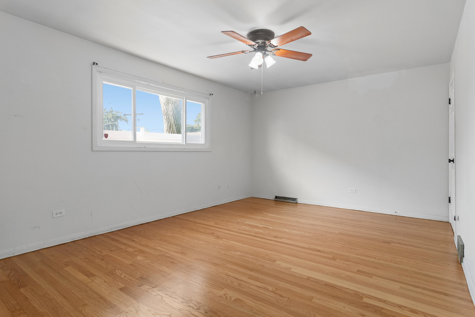 8736 S 80th Court Property Photo 14