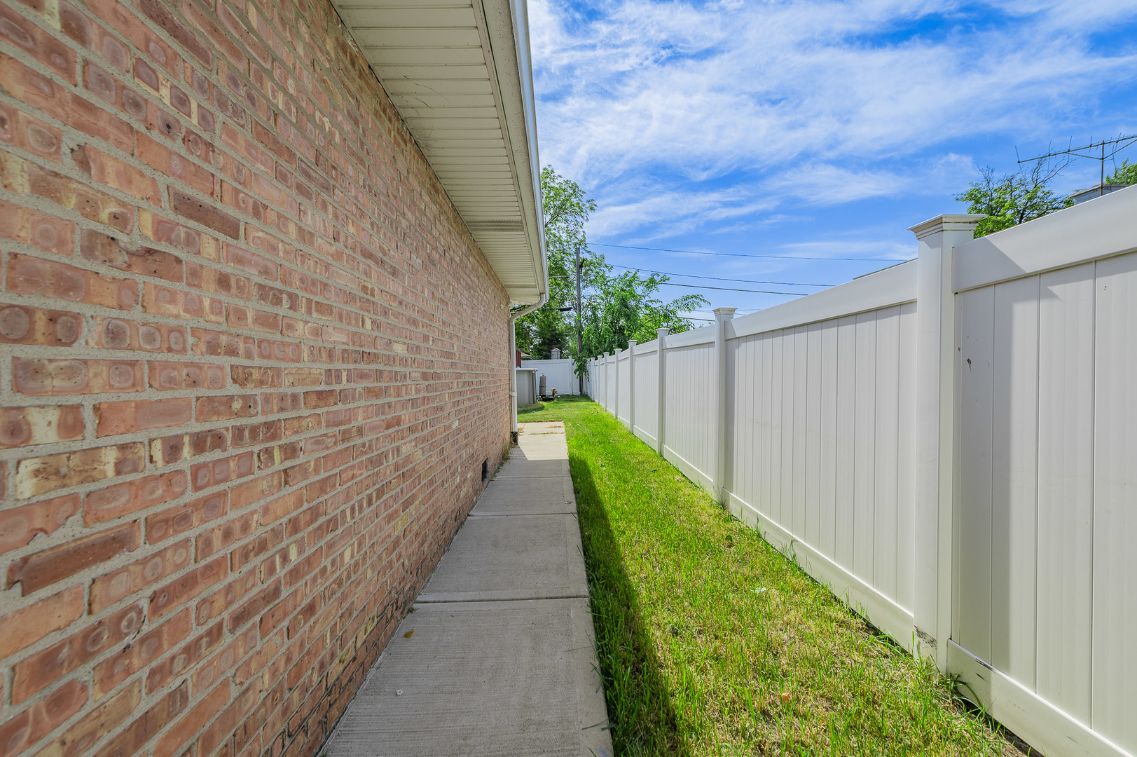 8736 S 80th Court Property Photo 23