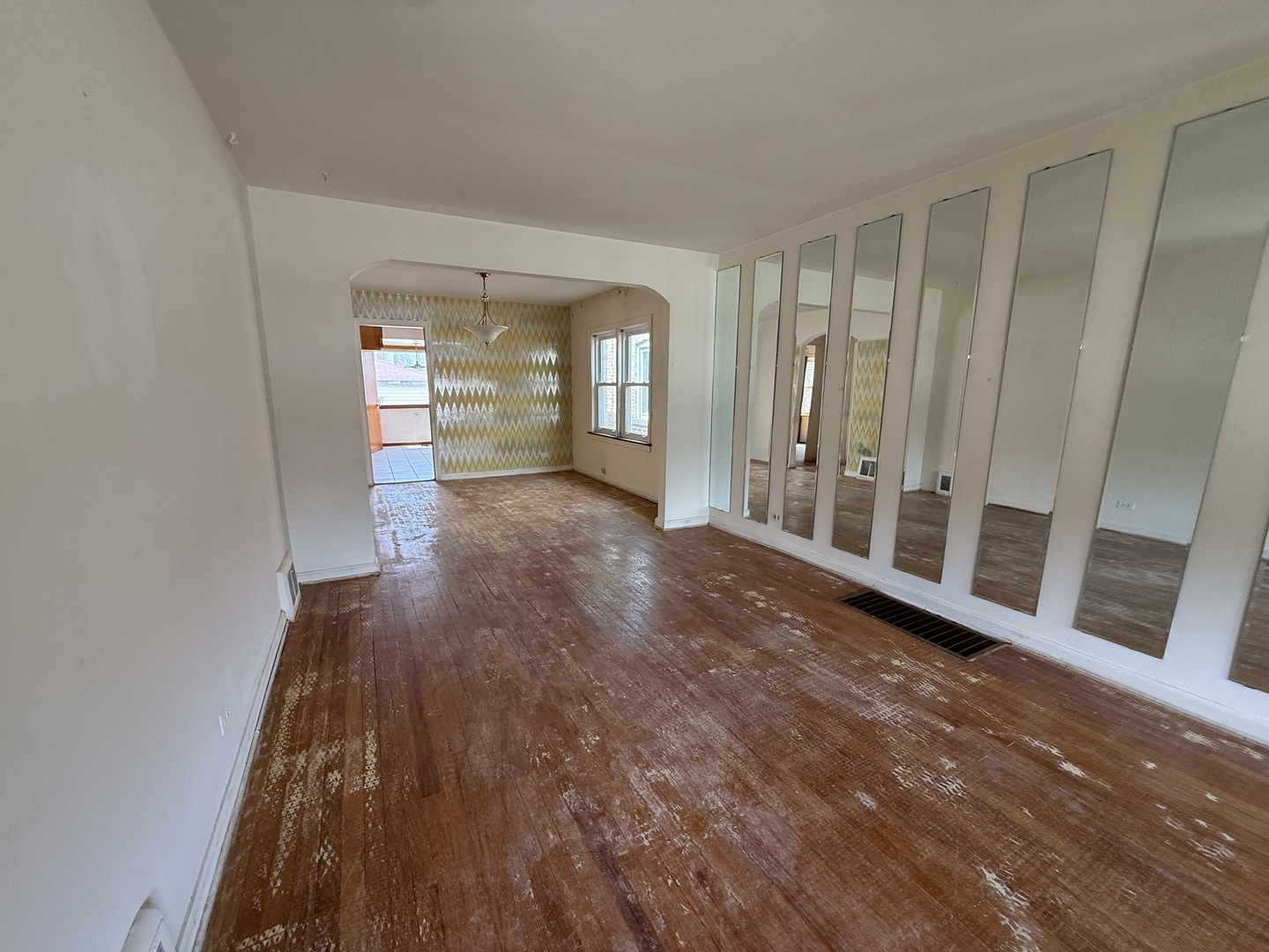 8842 S Cregier Avenue Property Photo 2