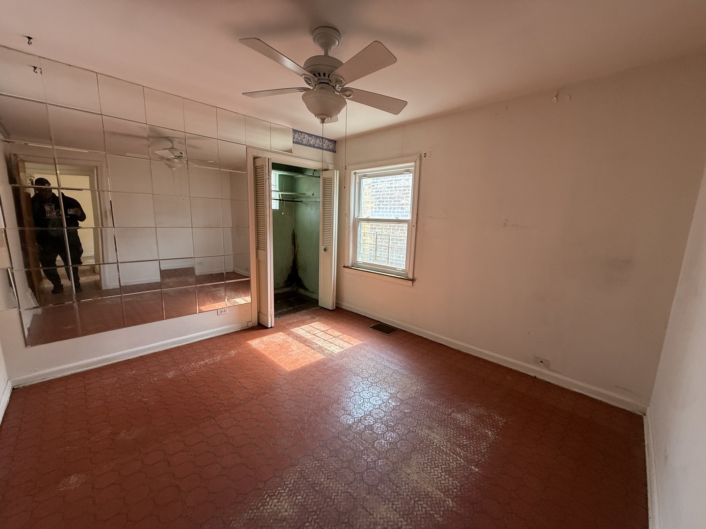 8842 S Cregier Avenue Property Photo 4