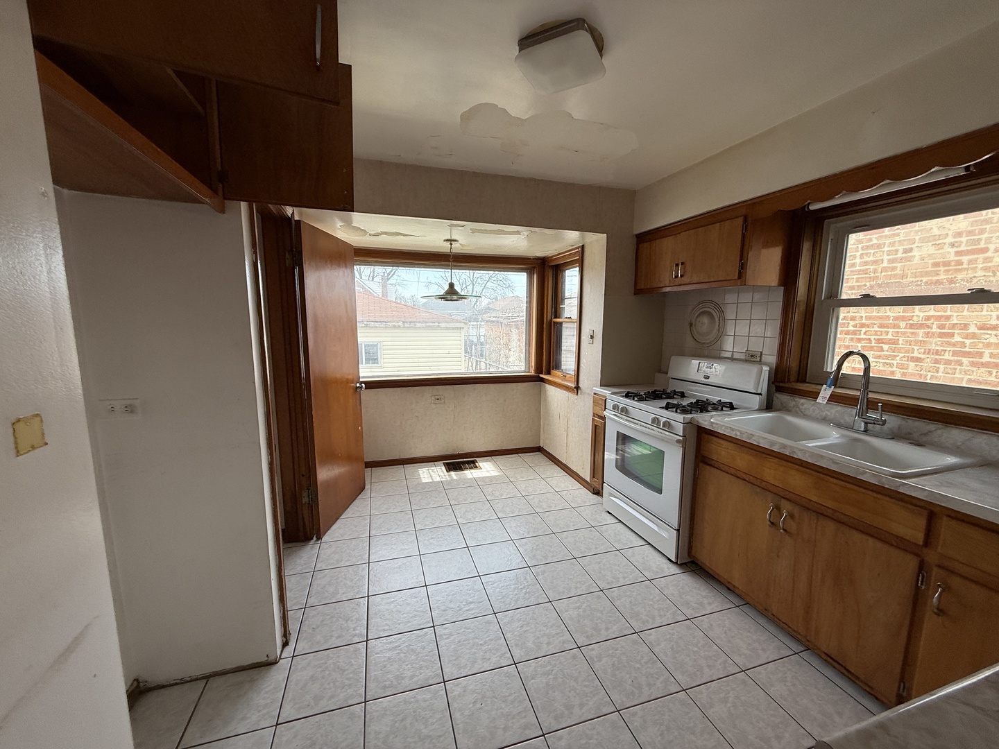 8842 S Cregier Avenue Property Photo 6
