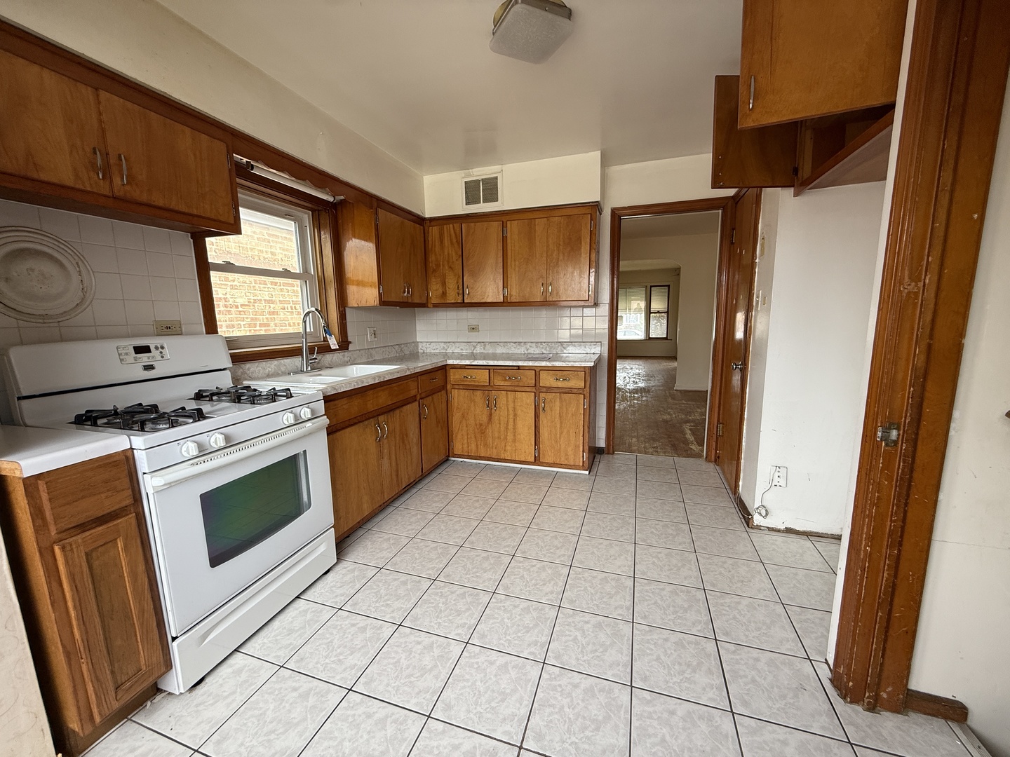 8842 S Cregier Avenue Property Photo 7