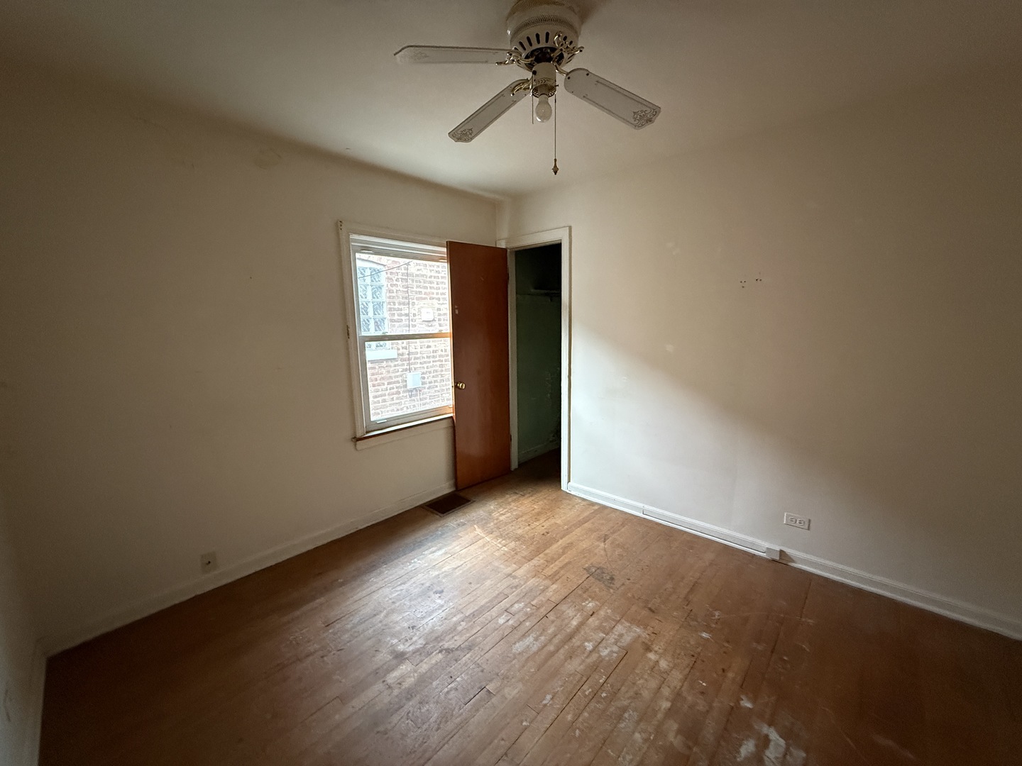 8842 S Cregier Avenue Property Photo 9