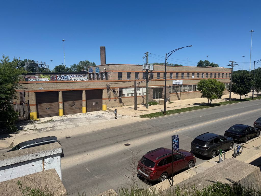 4700 W Montrose Avenue Property Photo 1
