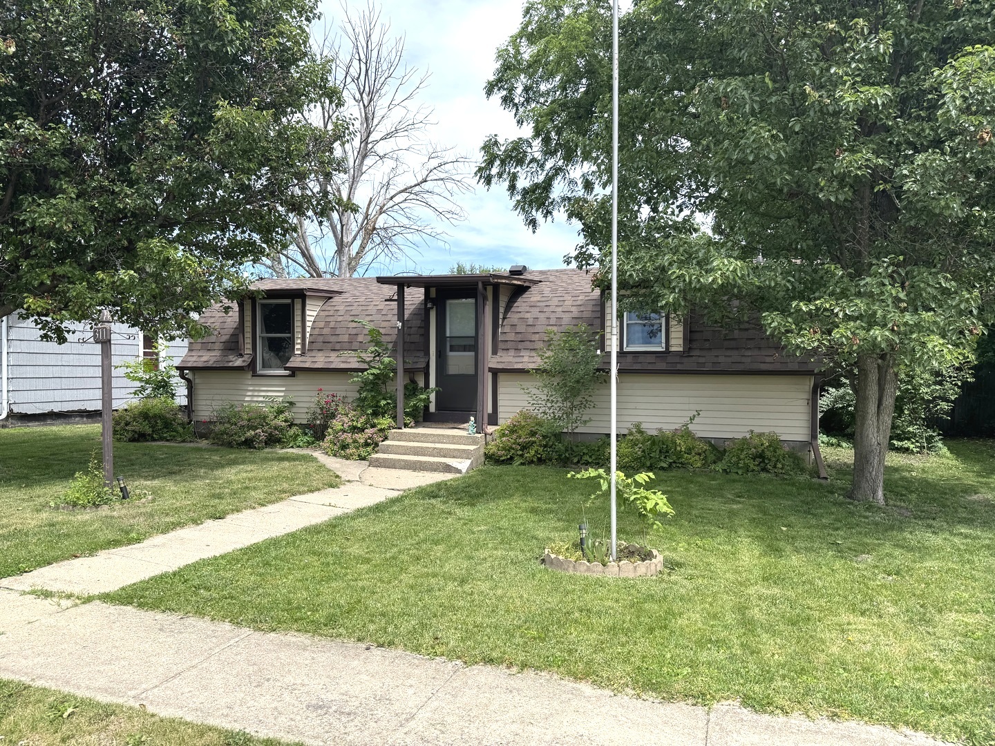 311 S Walnut Street Property Photo 1