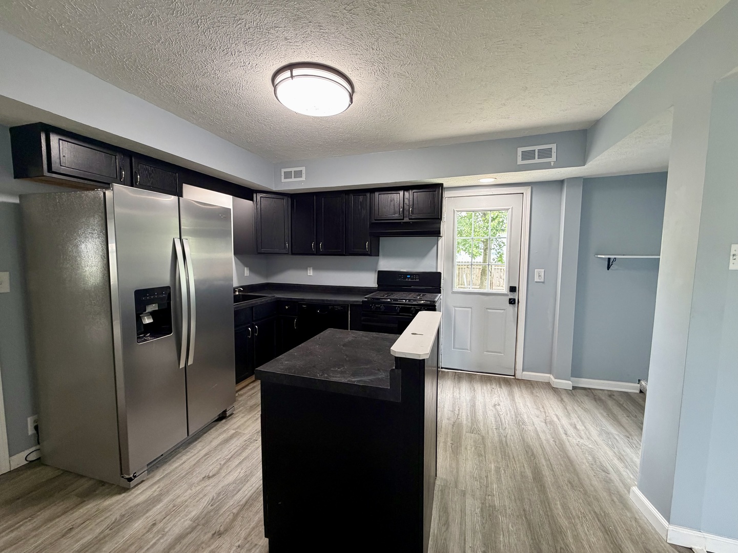 611 N Chestnut Street Property Photo 5