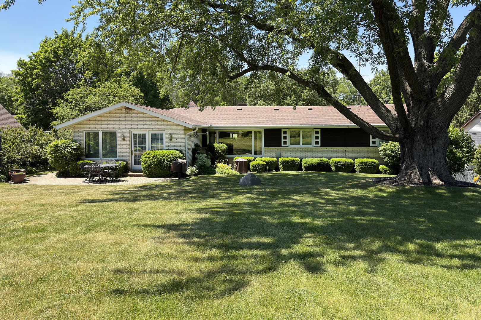 34841 N Leonard Avenue Property Photo 3