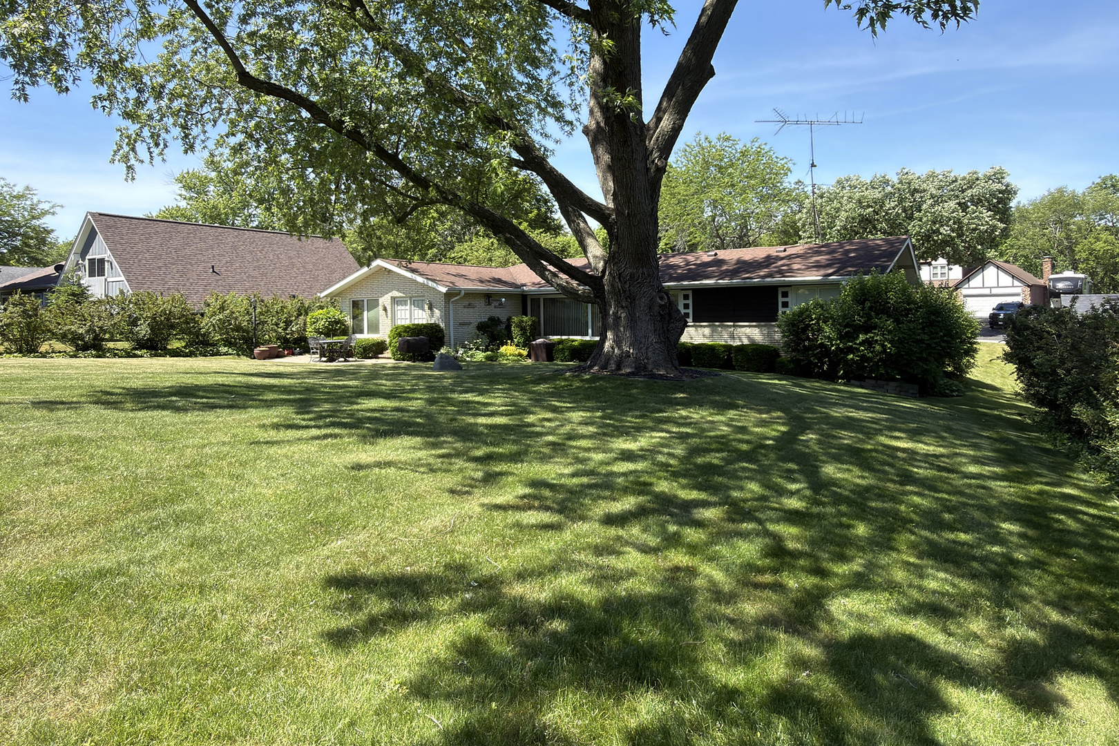 34841 N Leonard Avenue Property Photo 4