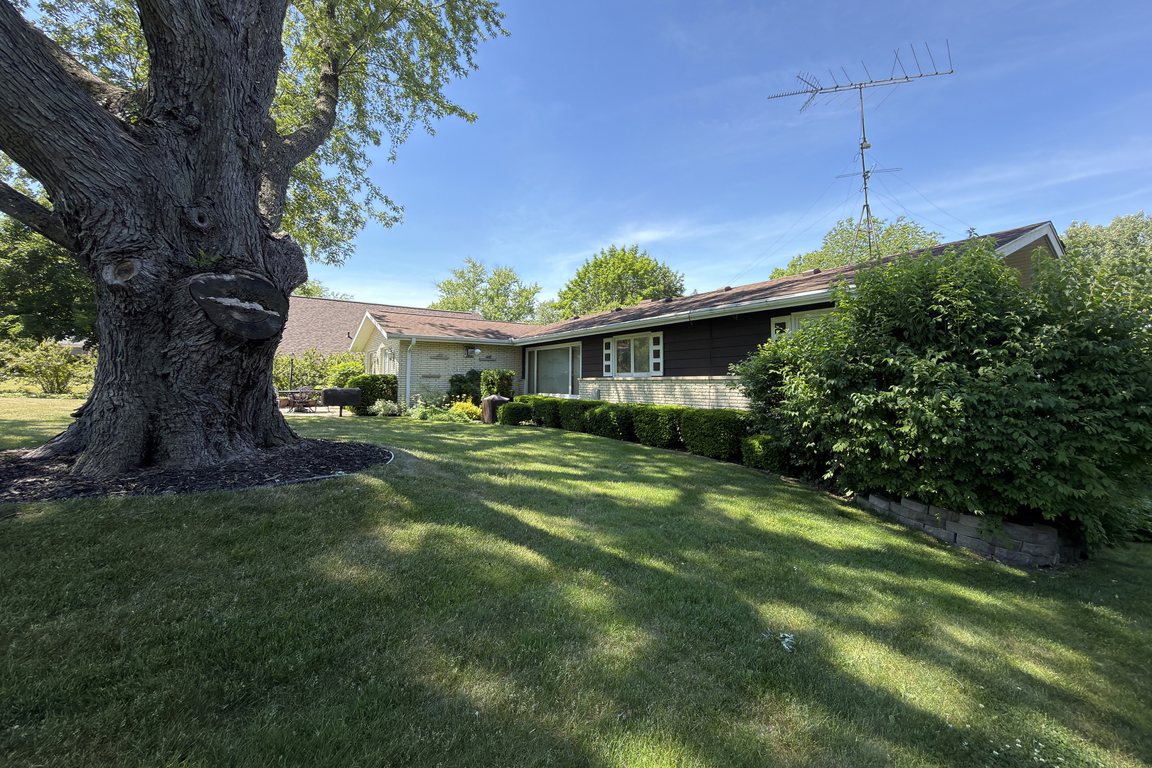 34841 N Leonard Avenue Property Photo 5