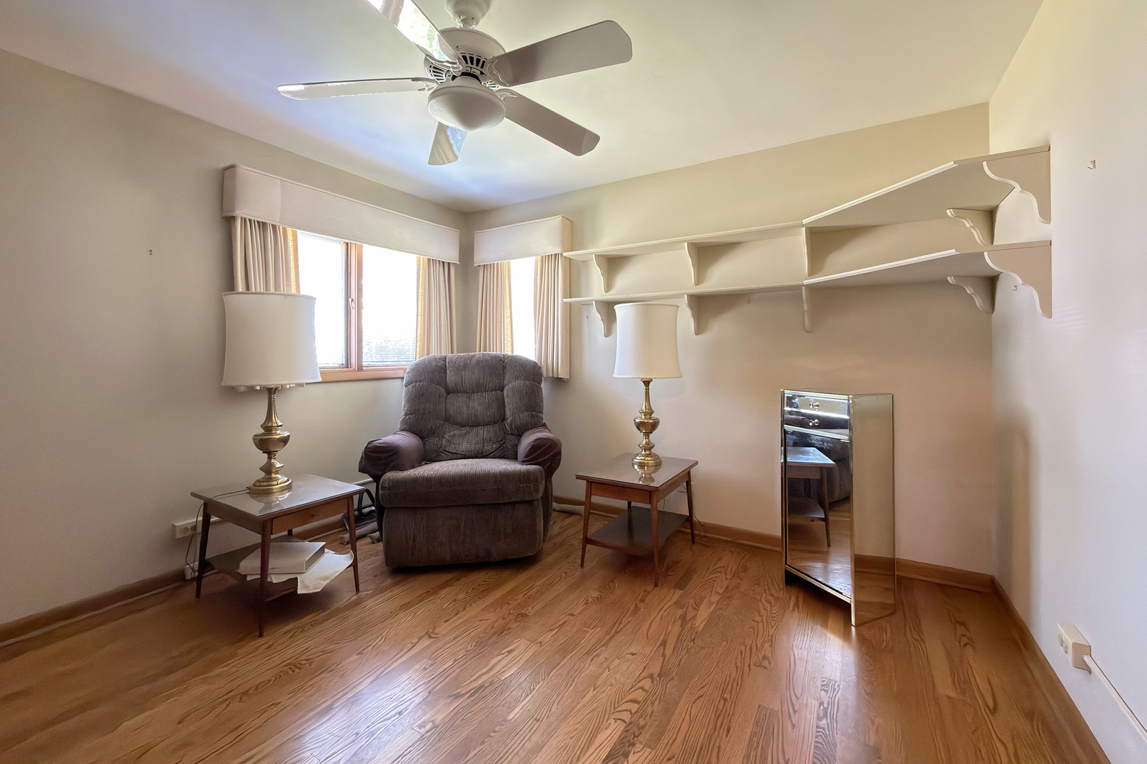 34841 N Leonard Avenue Property Photo 12