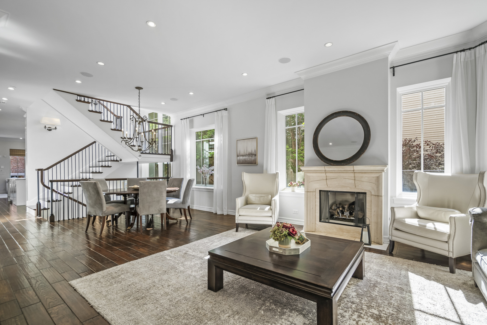 1331 W Wolfram Street Property Photo 4