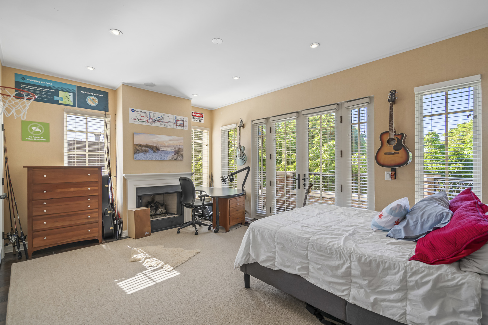 1331 W Wolfram Street Property Photo 23