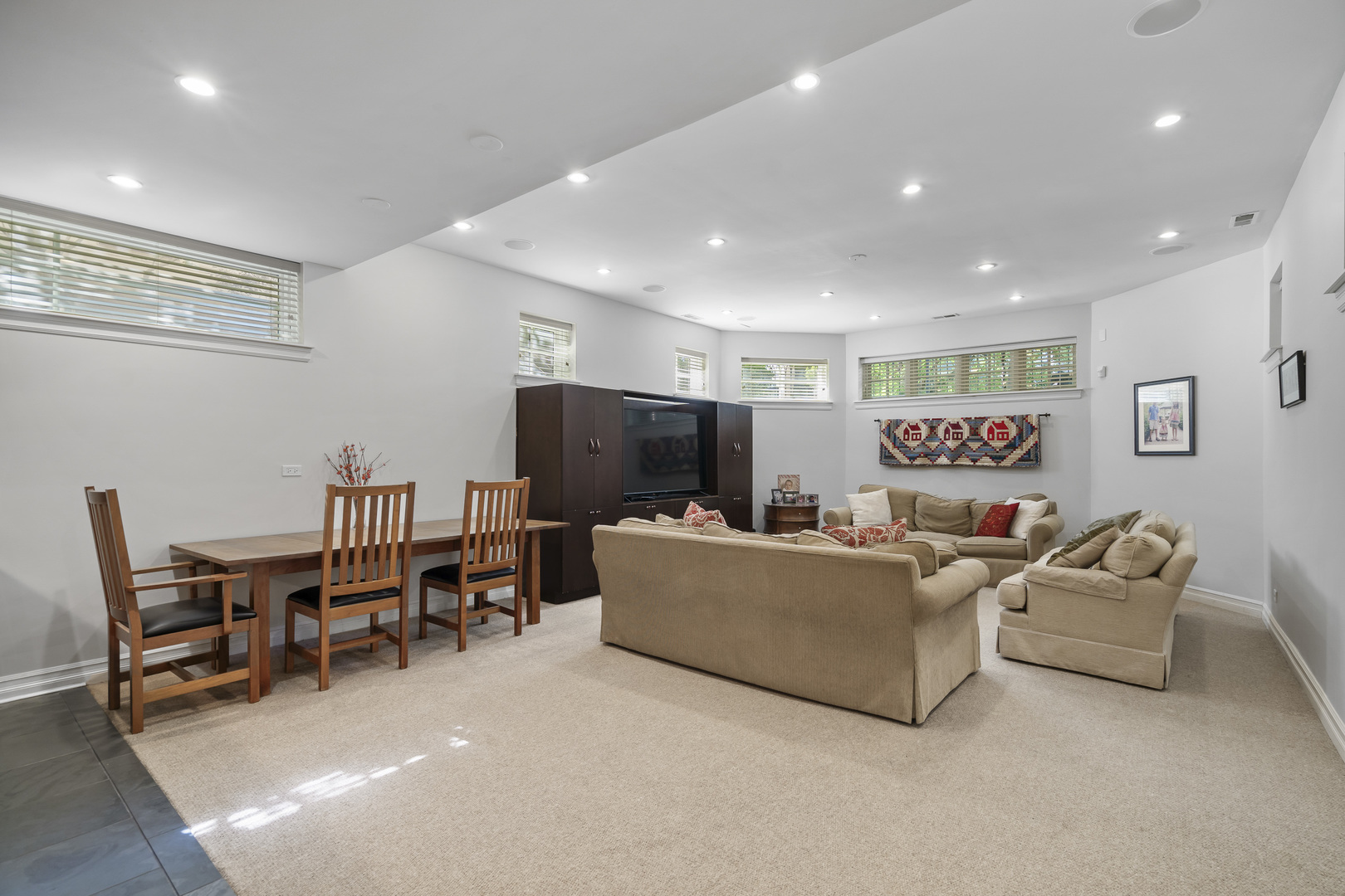 1331 W Wolfram Street Property Photo 26