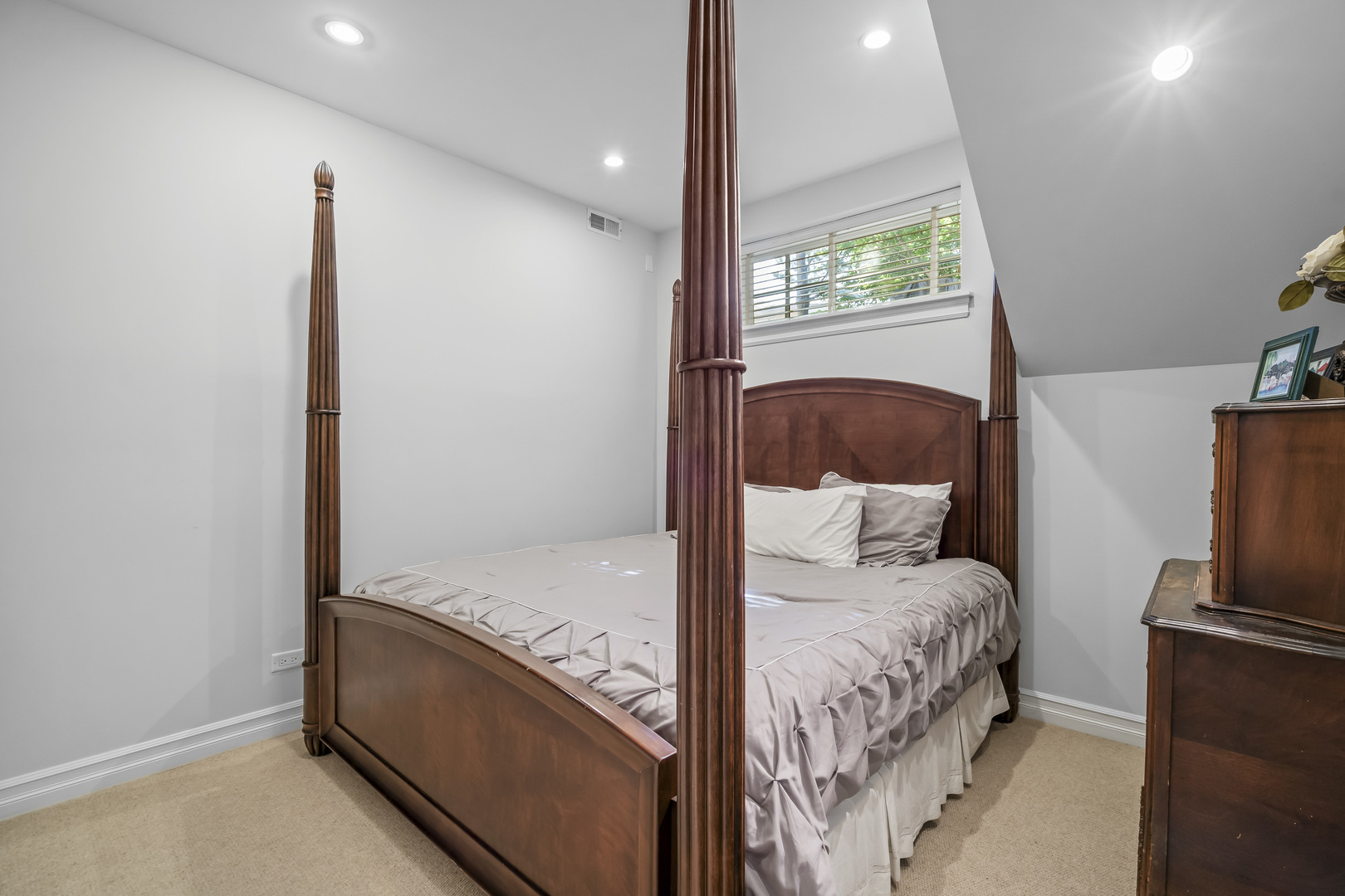 1331 W Wolfram Street Property Photo 29