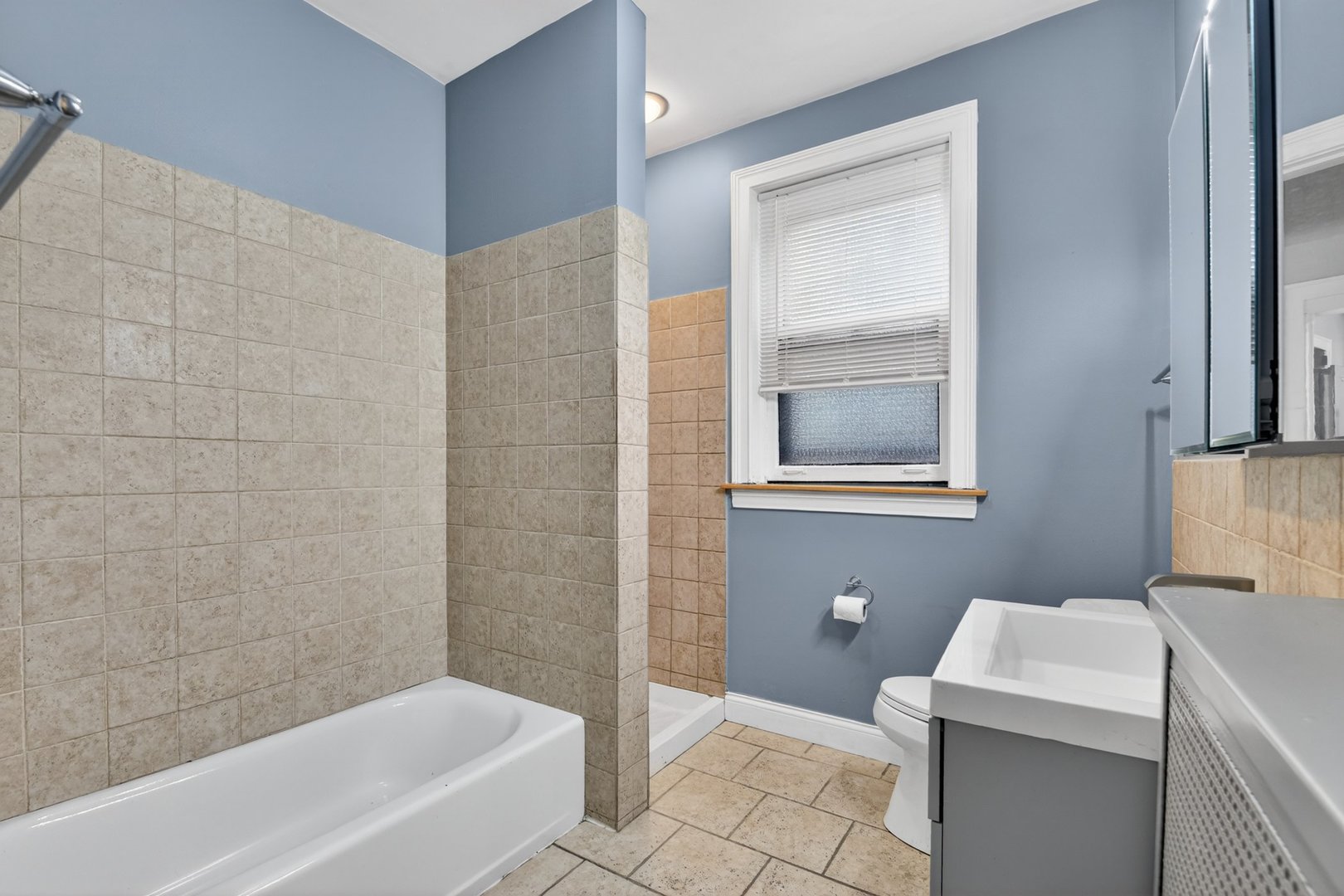 6815 S Crandon Avenue 3 Property Photo 24