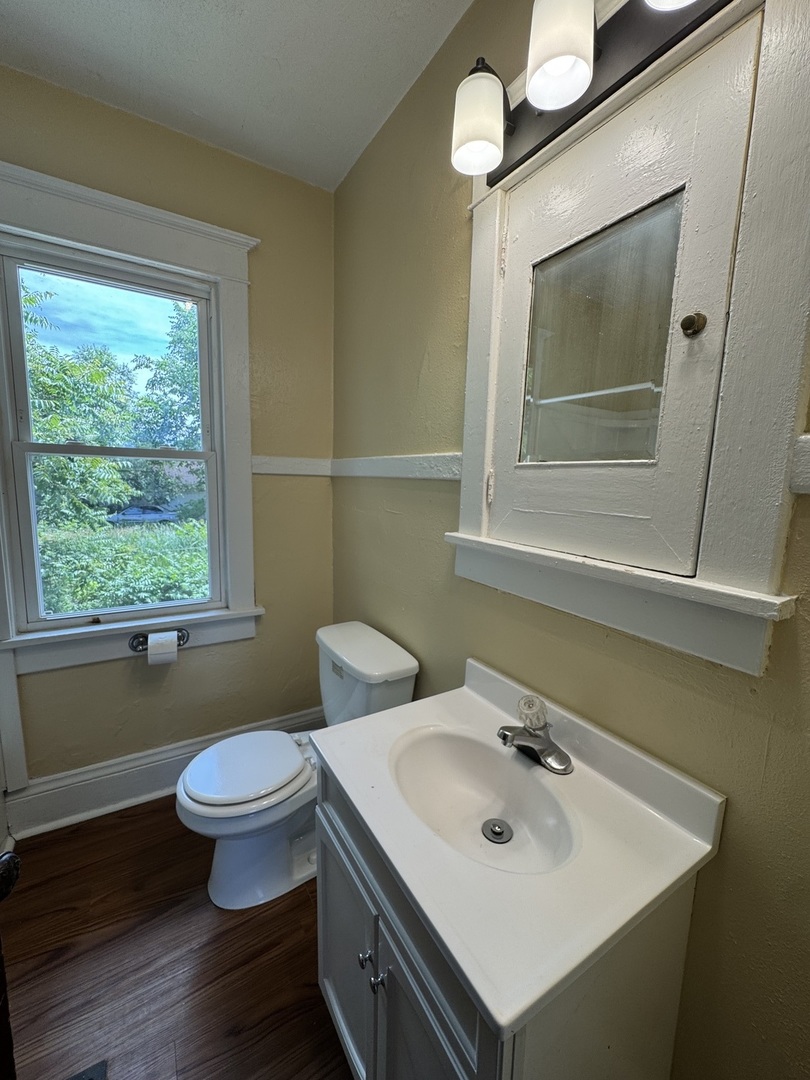 919 Leclaire Street 1-2 Property Photo 3
