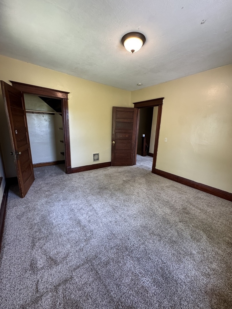 919 Leclaire Street 1-2 Property Photo 10