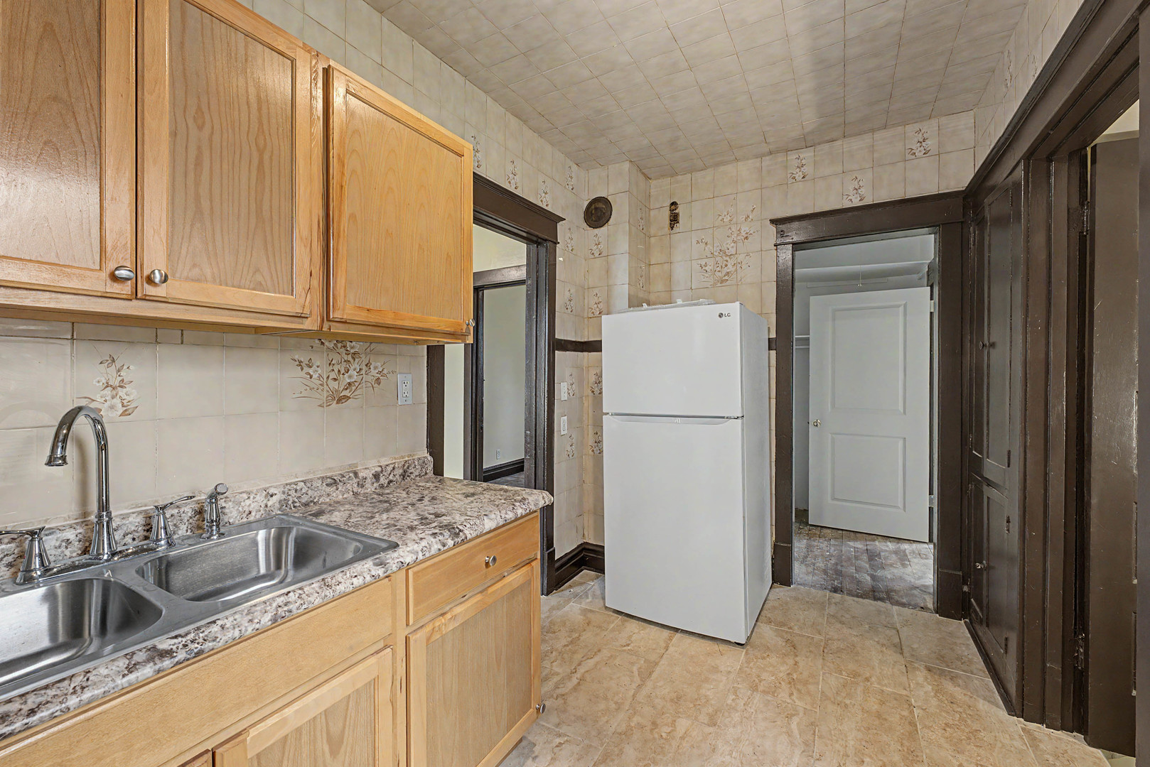 411 N Arlington Heights Road Property Photo 6