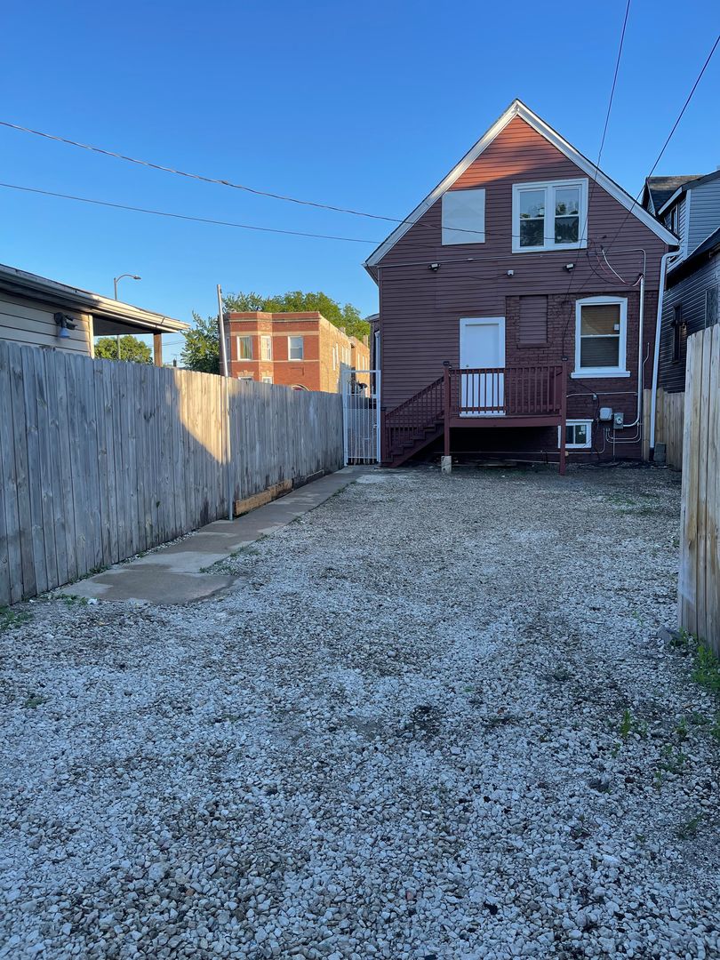 906 W 71st Street Property Photo 2