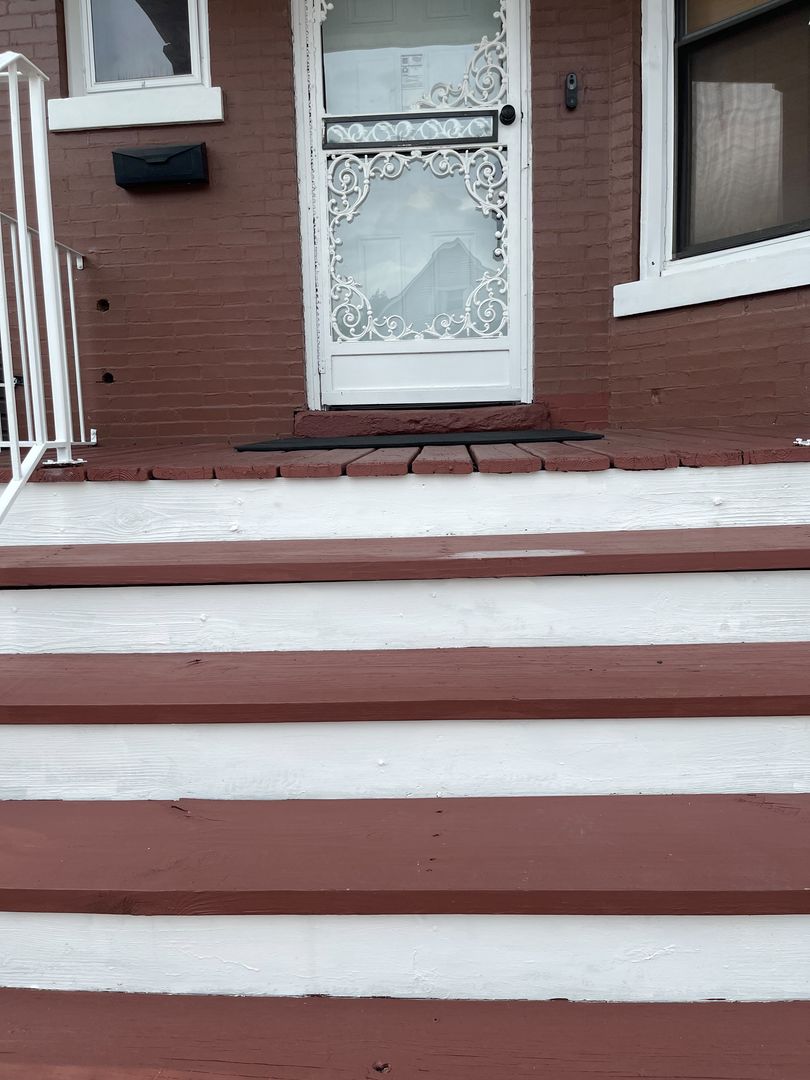 906 W 71st Street Property Photo 3