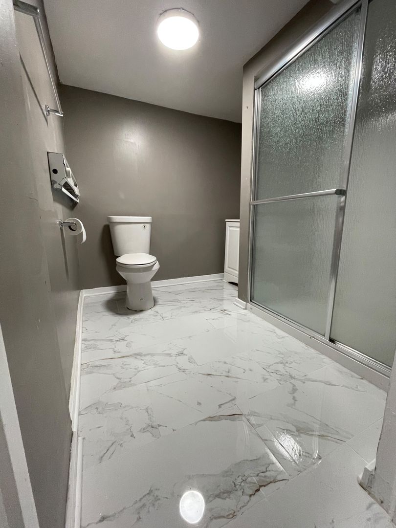 906 W 71st Street Property Photo 39