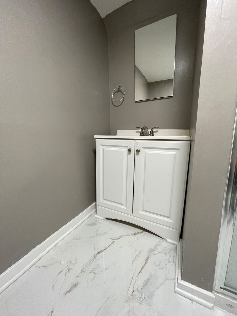 906 W 71st Street Property Photo 41