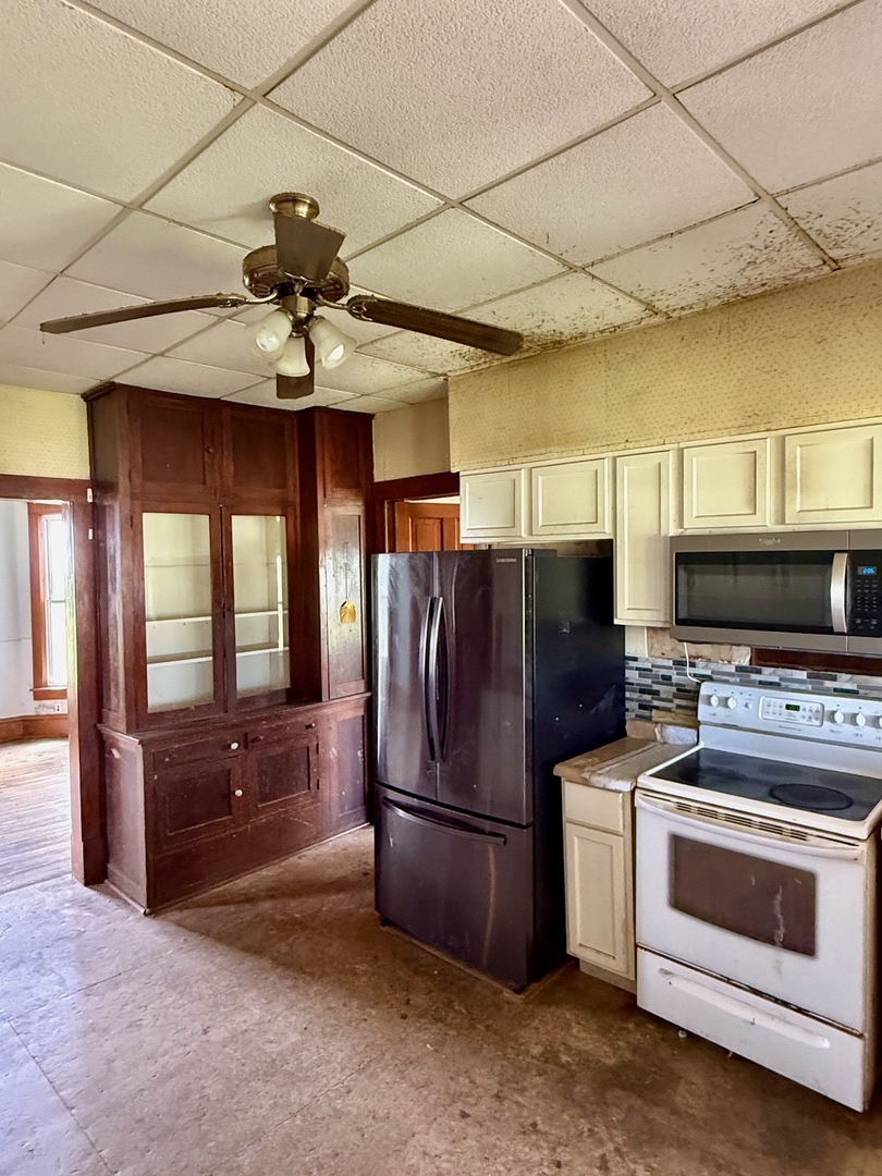 1694 N Maryland Road Property Photo 3