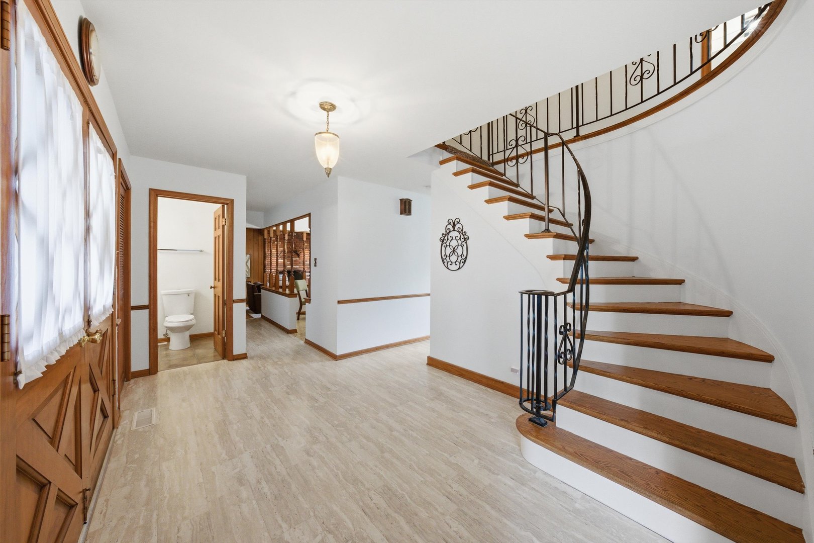 2919 Embassy Row Property Photo 3