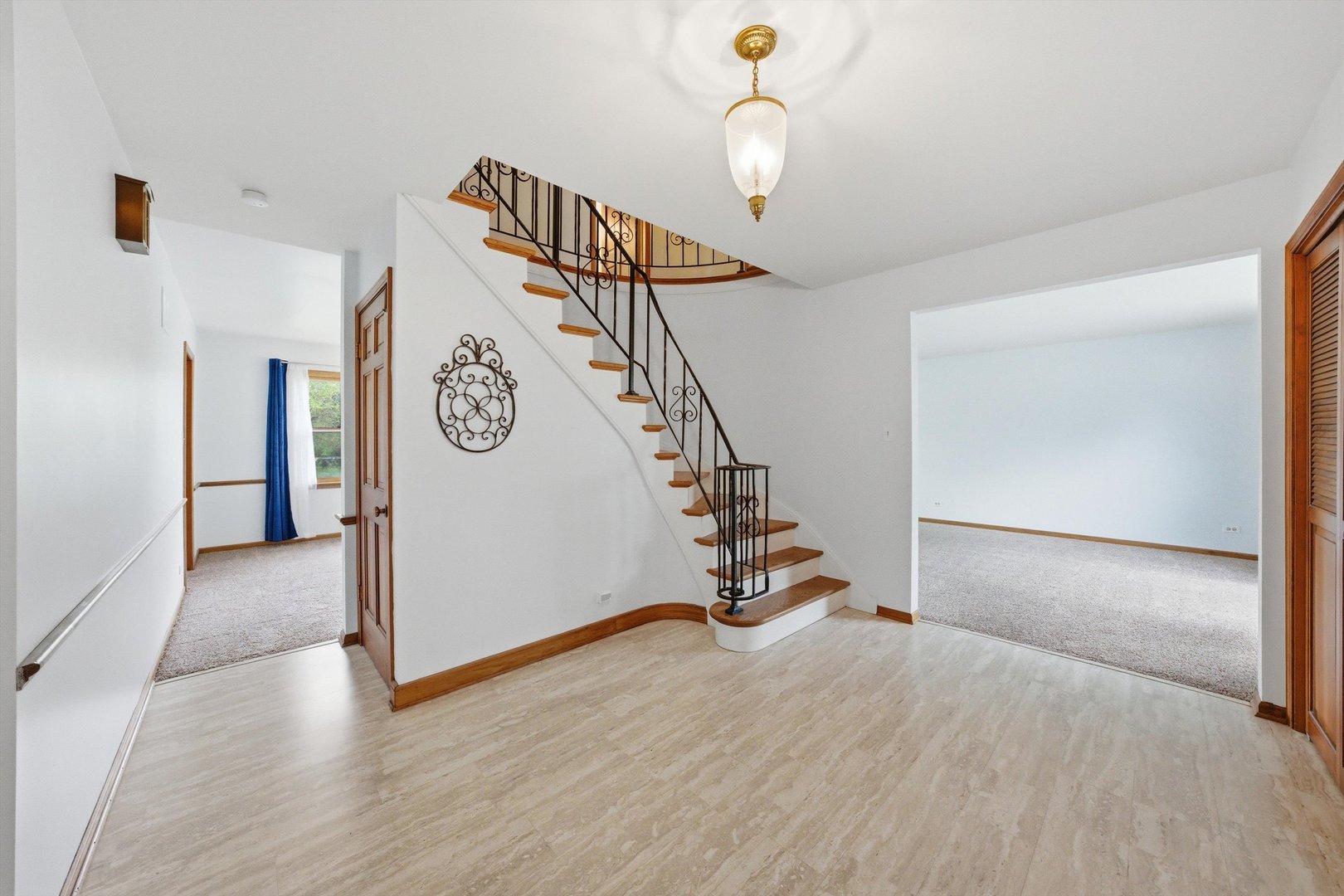 2919 Embassy Row Property Photo 4