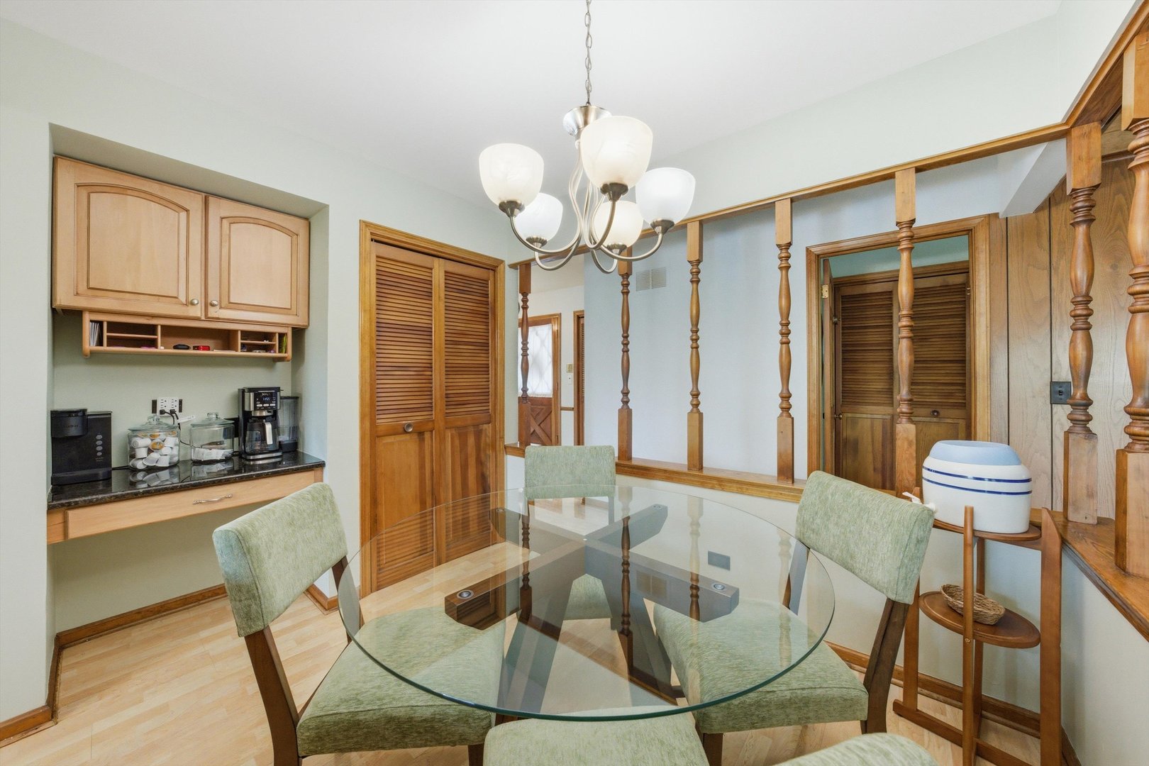 2919 Embassy Row Property Photo 11