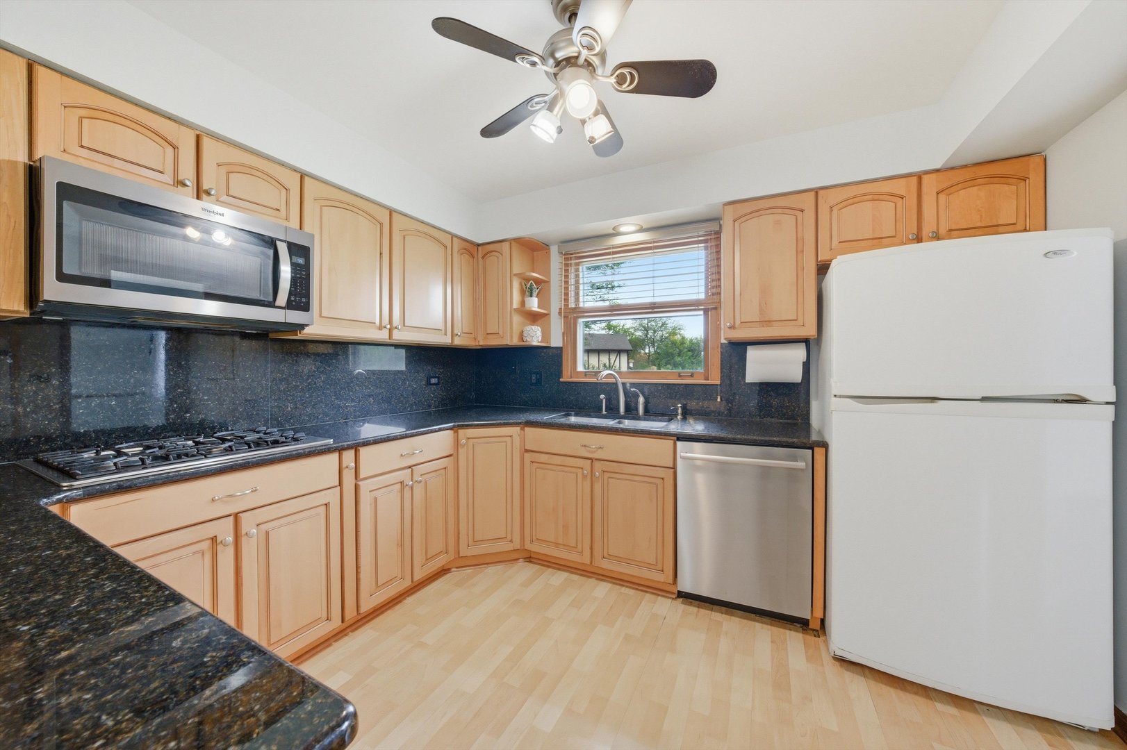 2919 Embassy Row Property Photo 12