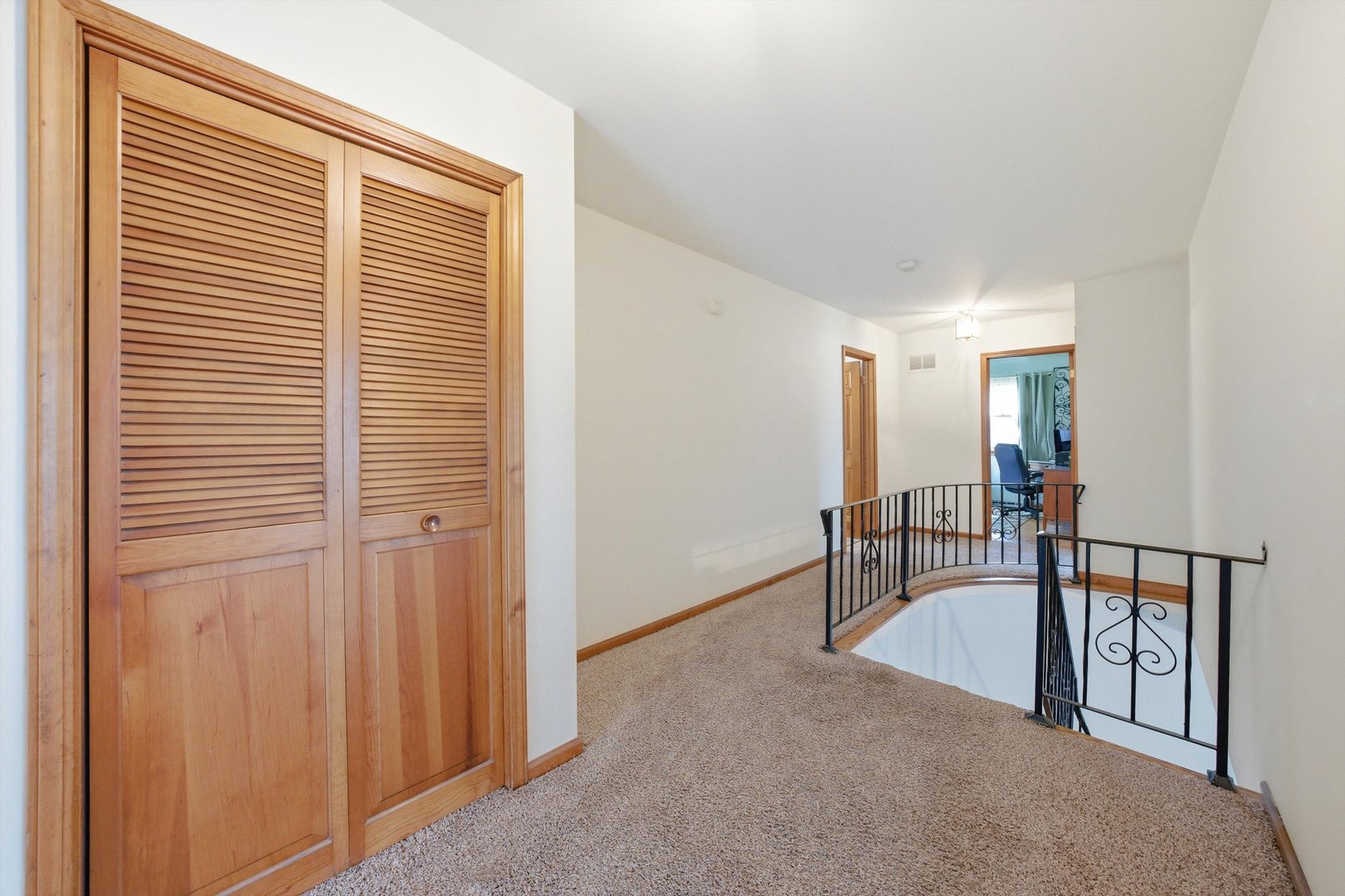 2919 Embassy Row Property Photo 17