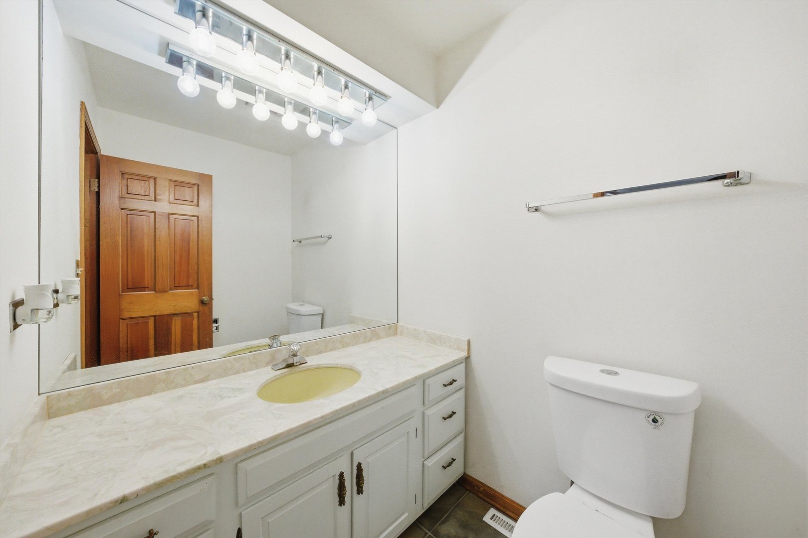 2919 Embassy Row Property Photo 20