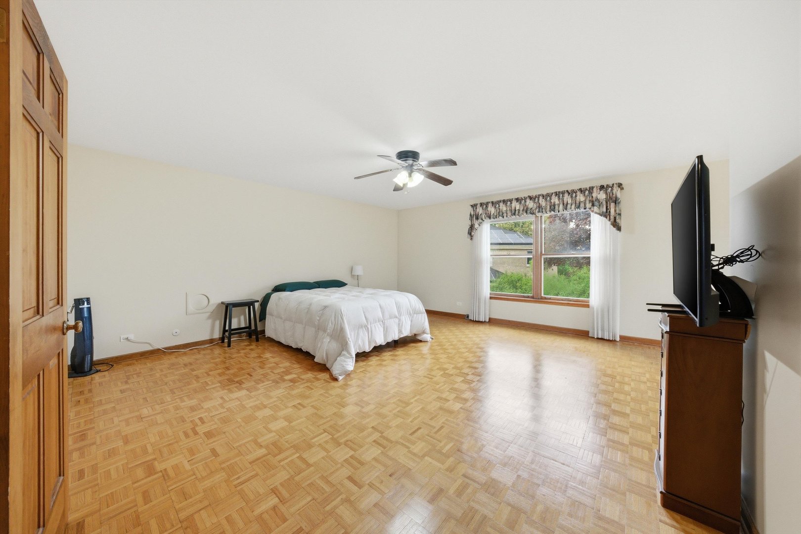 2919 Embassy Row Property Photo 24