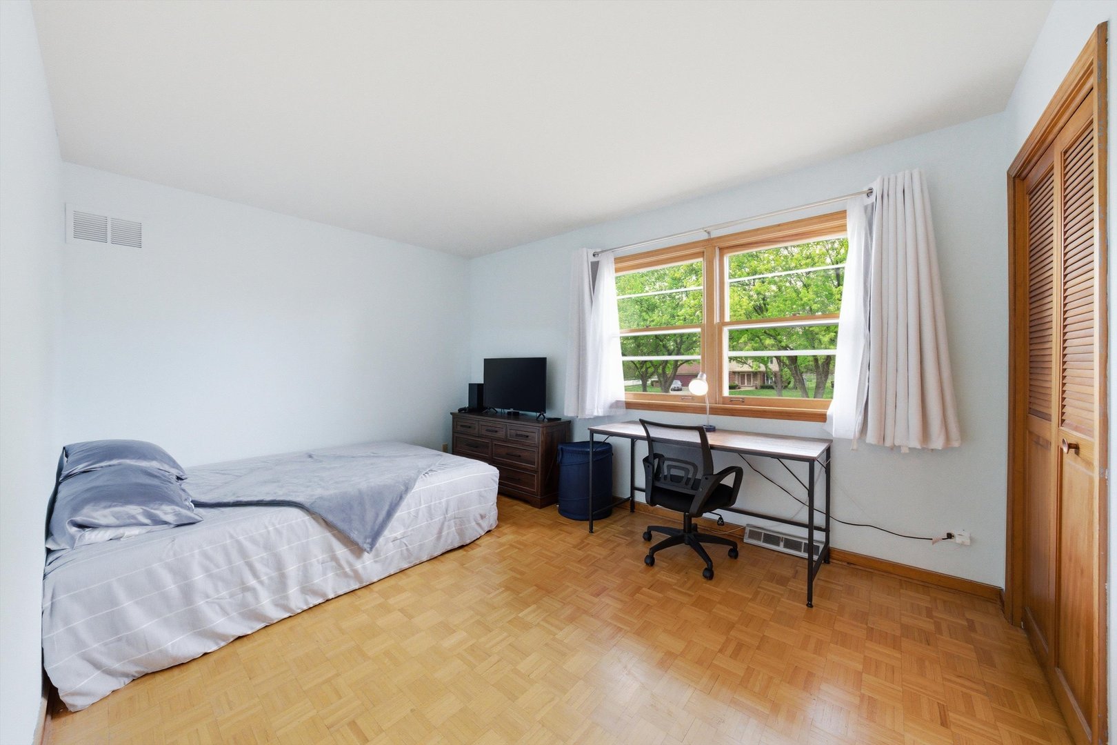2919 Embassy Row Property Photo 28